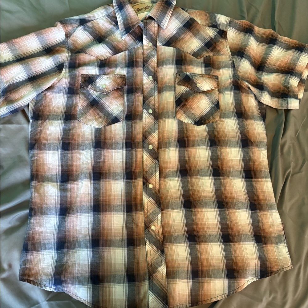 Wrangler Men's Blue and Brown Plaid Button Down Shirt